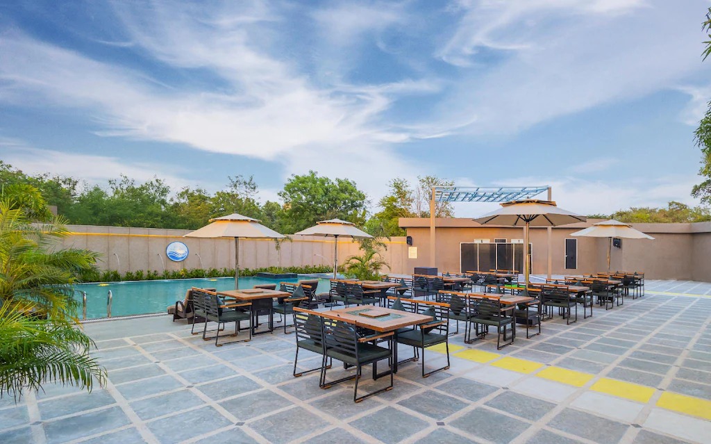 Hotel Sunrise Grand Poolside Restaurant: Neemuch