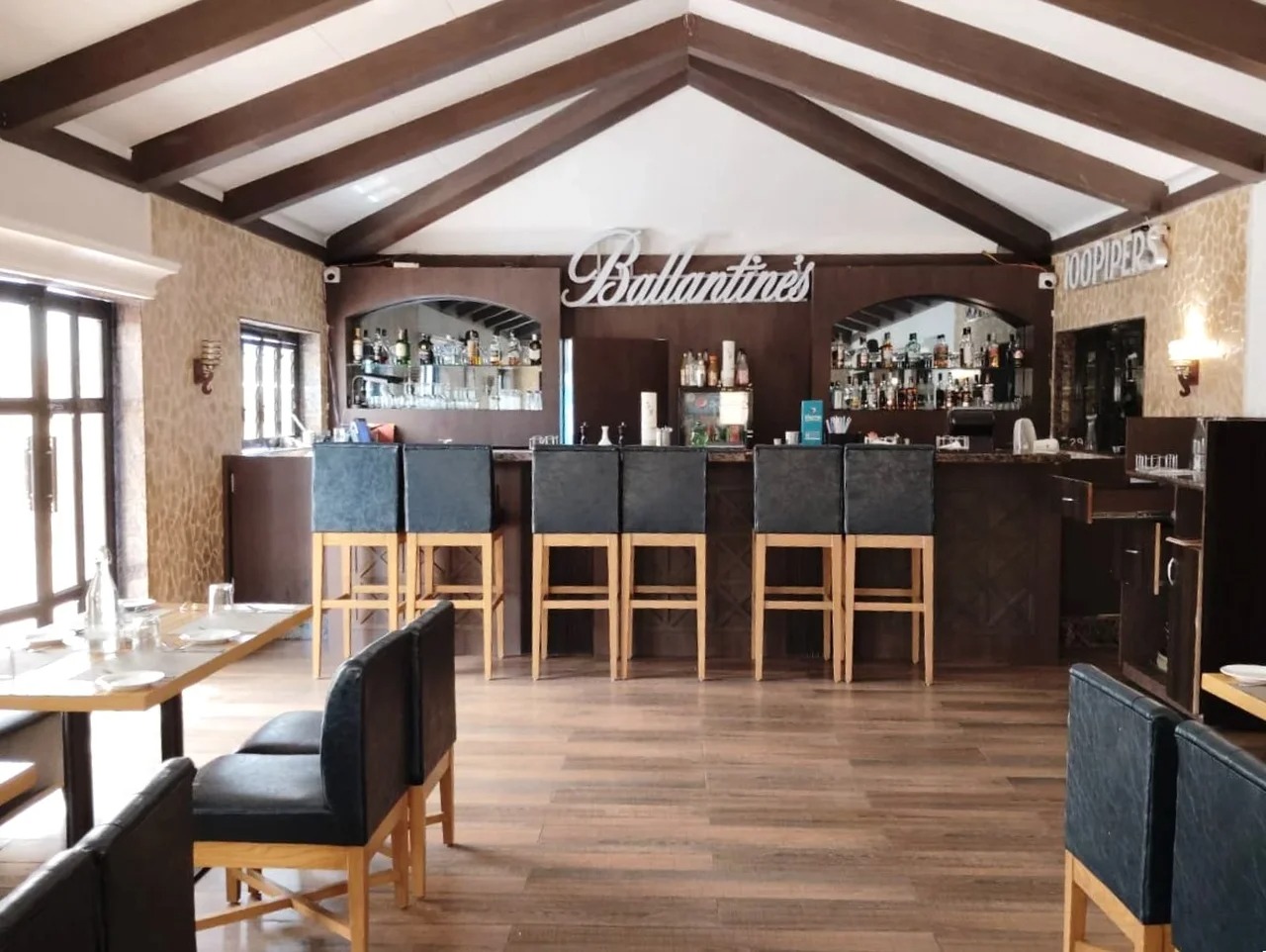 Enrise by Sayaji Rewa Bar and Reception
